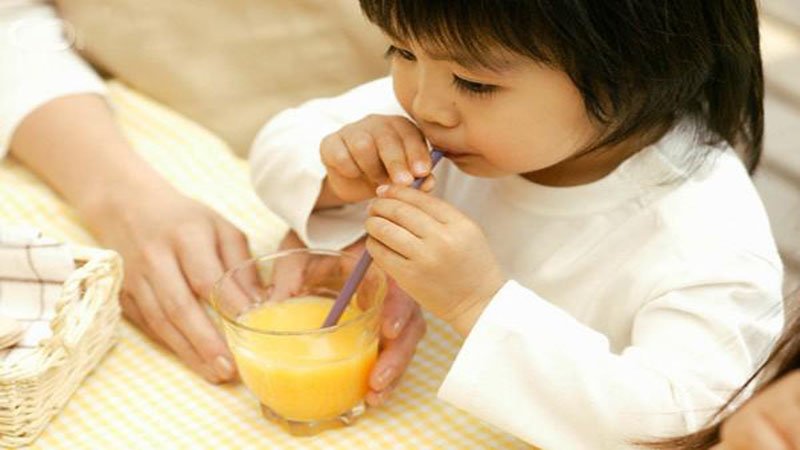 Chế độ ăn uống cho trẻ bị chân tay miệng như thế nào? 1
