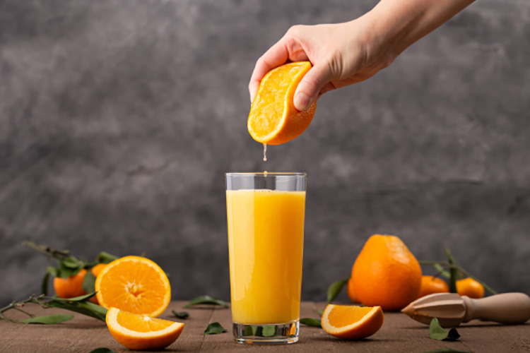 Bị vết thương hở có uống nước cam được hay không?